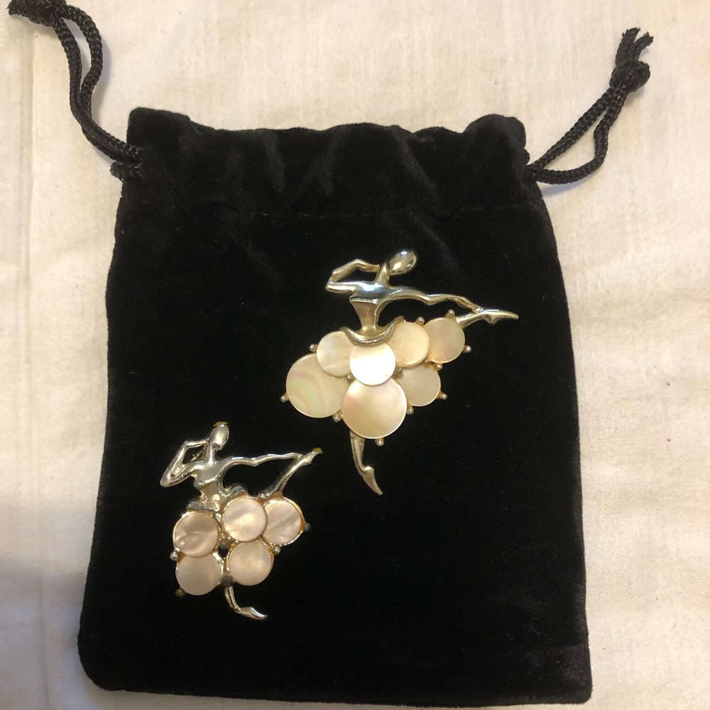 2 Vintage Ballerina Pins, silver and mother of Pearl - Picture 8 of 8